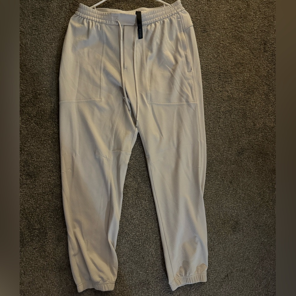 Lululemon. Mens size large. Eggshell white joggers